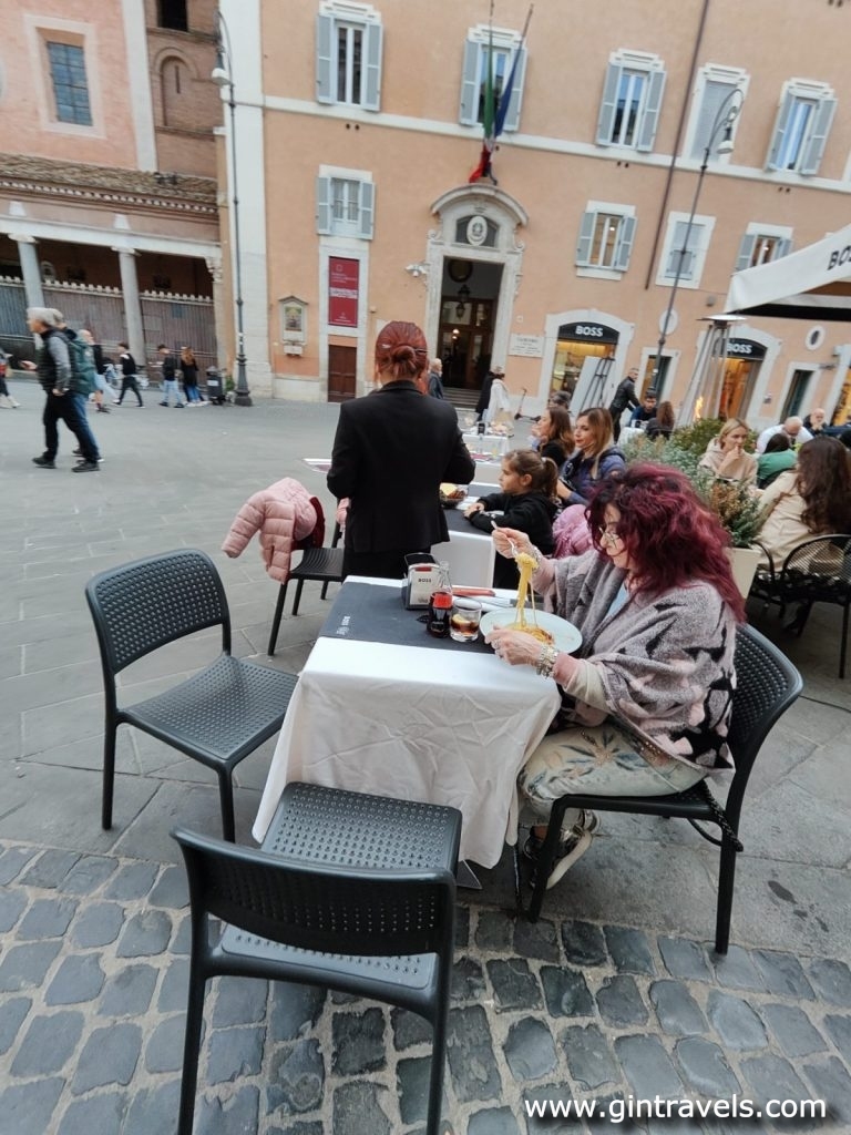 Romans eating in the street Restaurant